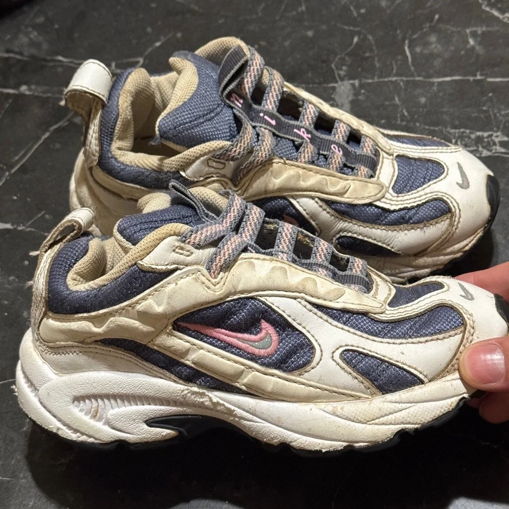 Vintage 90s Nike Retro Y2K Girls 12.5 Chunky Sneakers